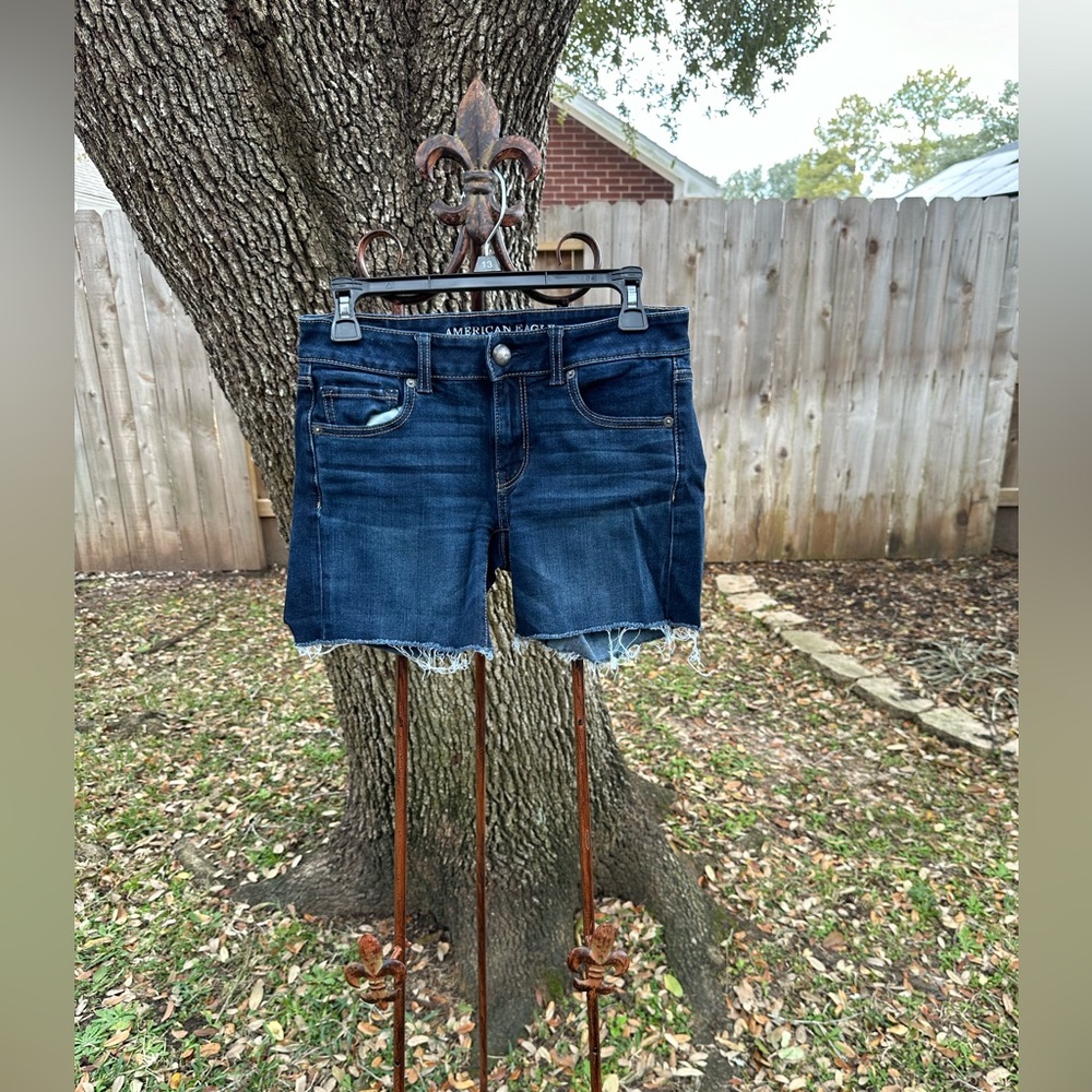 American Eagle size 4 dark low rise midi shorts